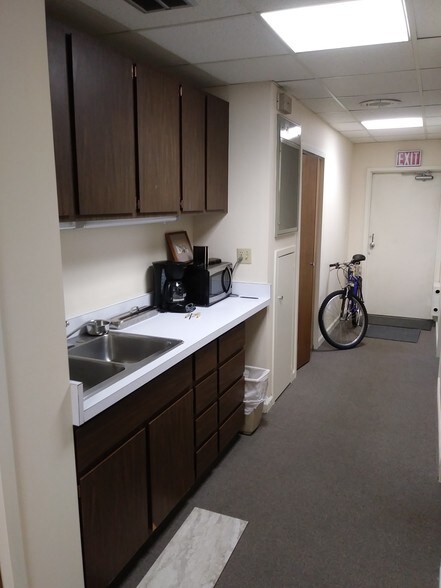 More Photos Of 555 Newfield Ave, Stamford Office For Sale