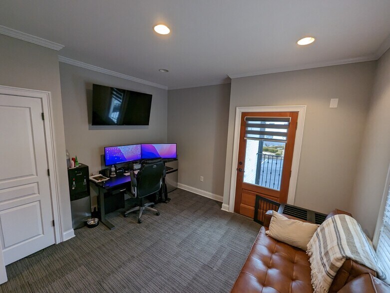 More Photos Of 341 Dahlonega St, Cumming Office Residential For Lease