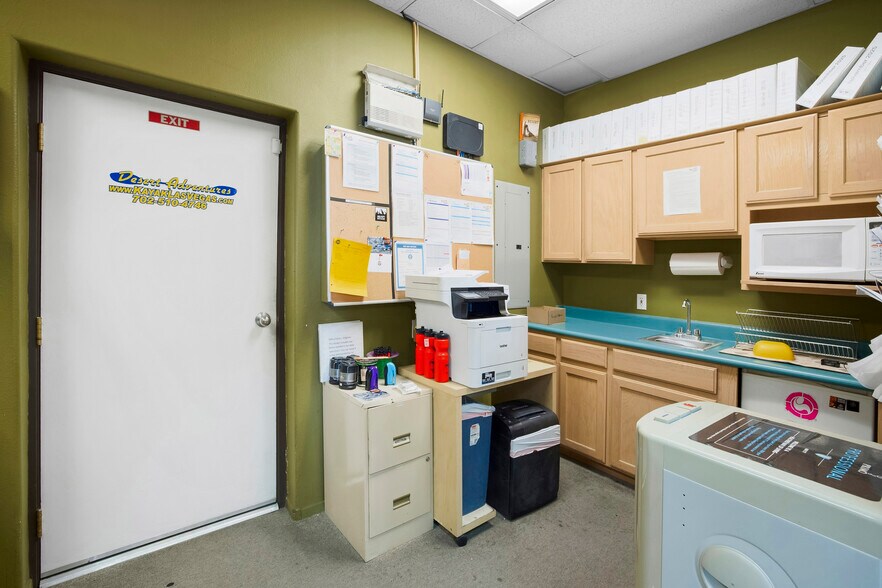 More Photos Of 1633-1651 Boulder City Pky, Boulder City General Retail For Sale