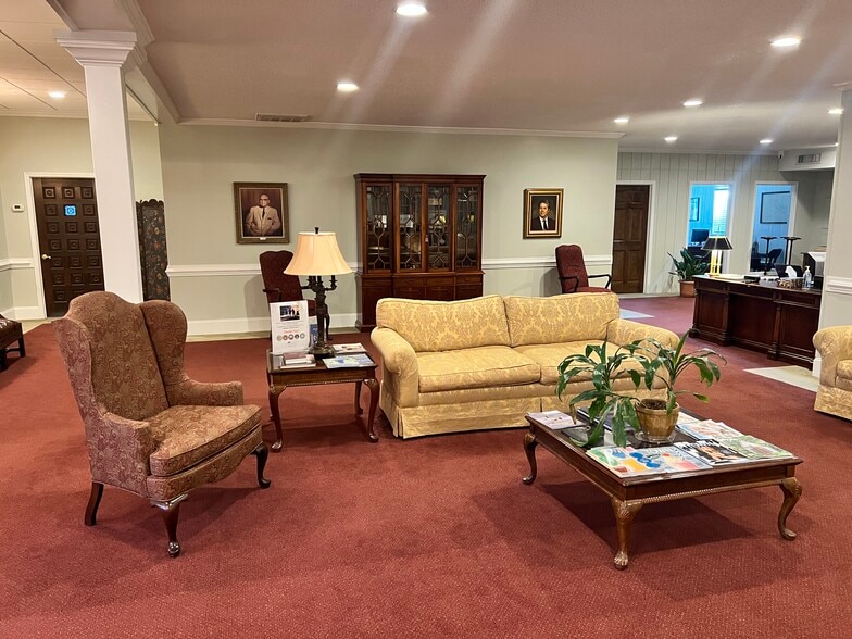 More Photos Of 313 N Main St, Simpsonville Freestanding For Sale