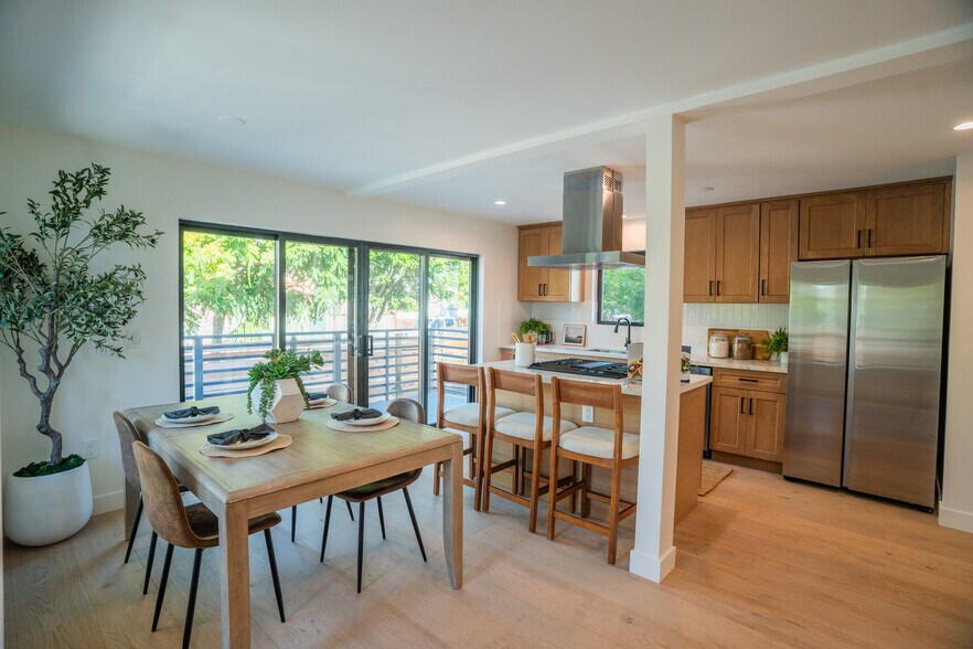 More Photos Of 528 Westminster Ave, Venice Apartments For Sale