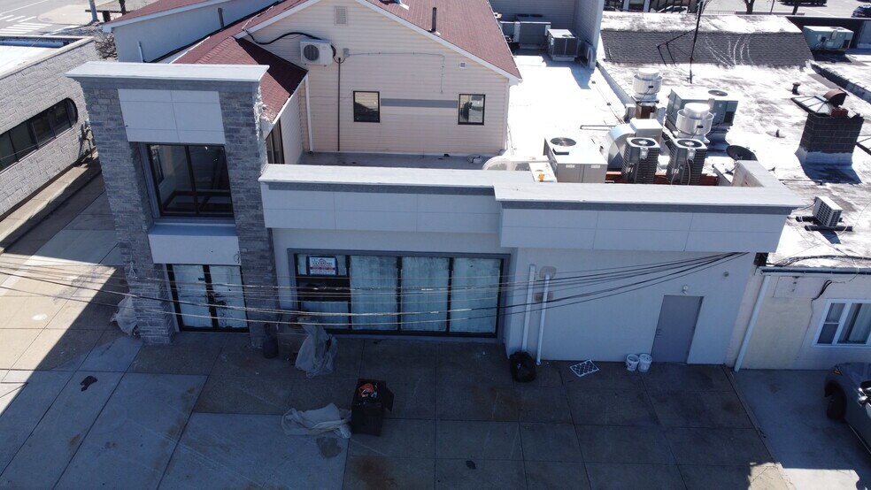 More Photos Of 16 W Marie St, Hicksville General Retail For Sale