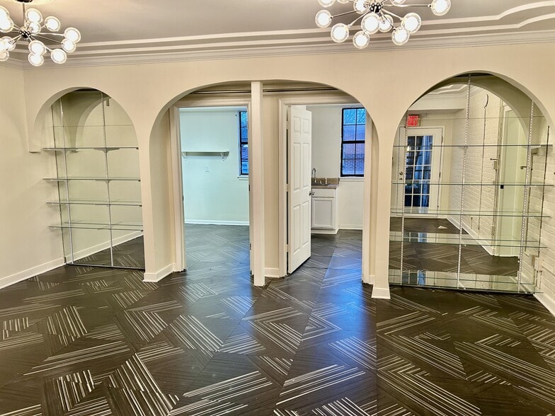 More Photos Of 10 S Crenshaw Ave, Richmond Freestanding For Lease