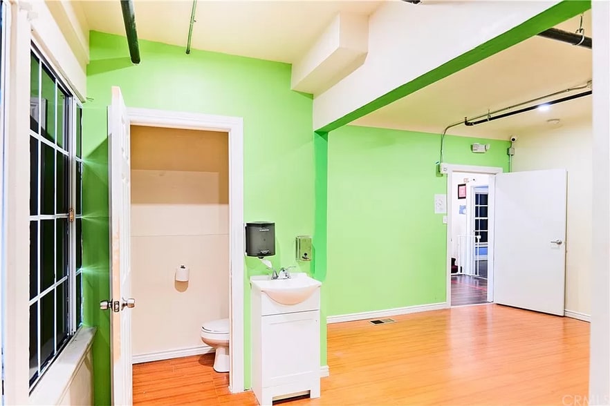 More Photos Of 522 W VERNON Ave, Los Angeles Daycare Center For Sale