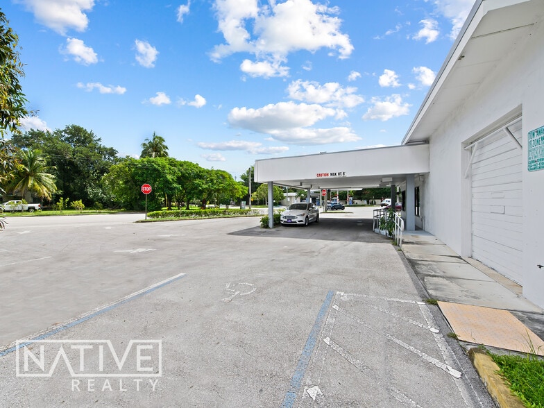 More Photos Of 2117 N Andrews Ave, Wilton Manors Freestanding For Sale