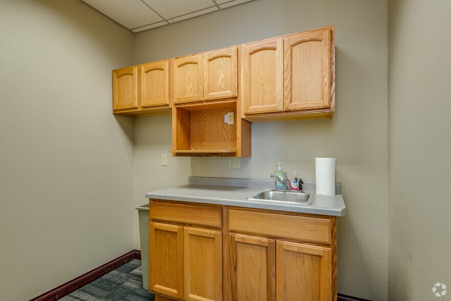 More Photos Of 119 N McCarthy Rd, Appleton Office For Lease
