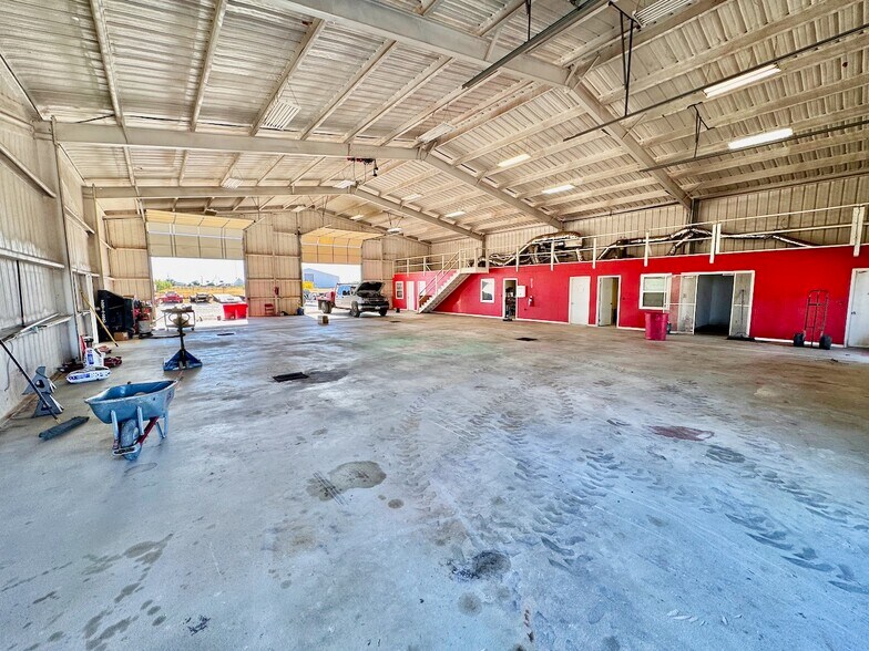 More Photos Of 14800 IH 35, Dilley Industrial For Sale