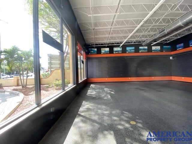 More Photos Of 4300 S Tamiami Trl, Sarasota General Retail For Sale