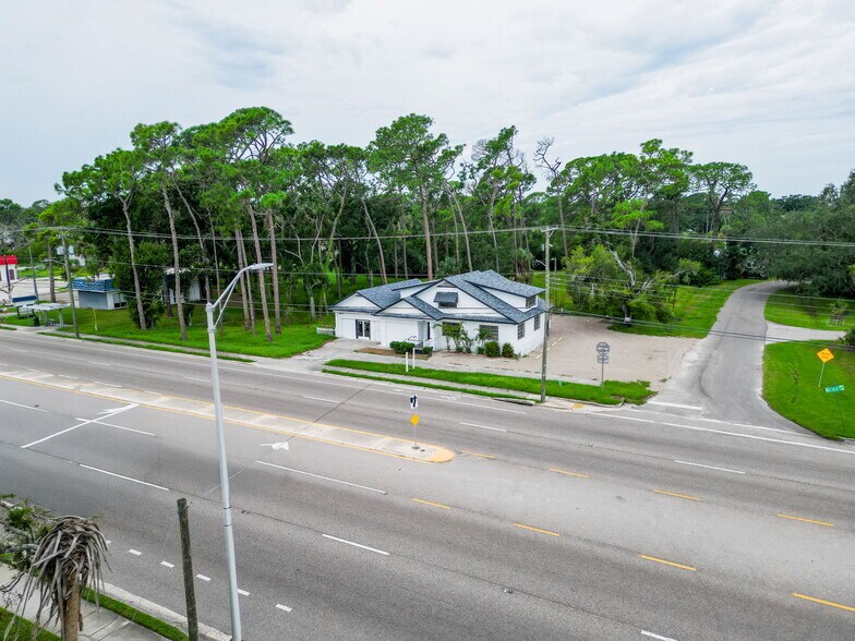 More Photos Of 301 N US Highway 41, Ruskin Office Residential For Lease