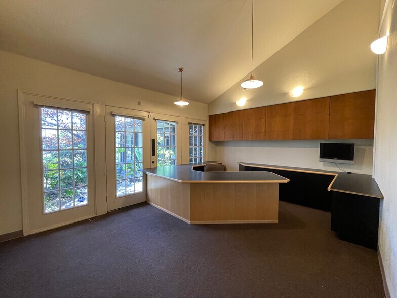 More Photos Of 3151 Airway Ave, Costa Mesa Medical For Lease