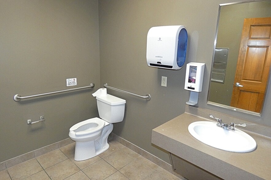 More Photos Of 1829 Maple Rd, Williamsville Medical For Lease