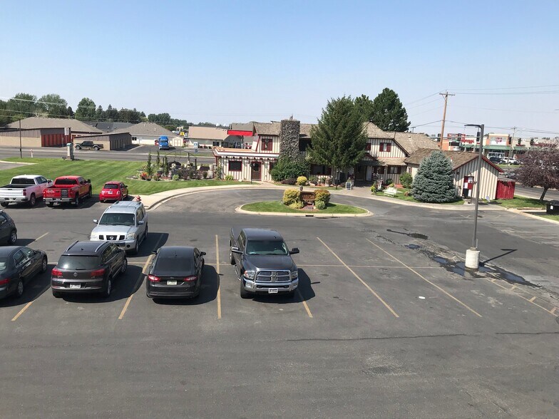 More Photos Of 3544 E 17th St, Ammon General Retail For Lease