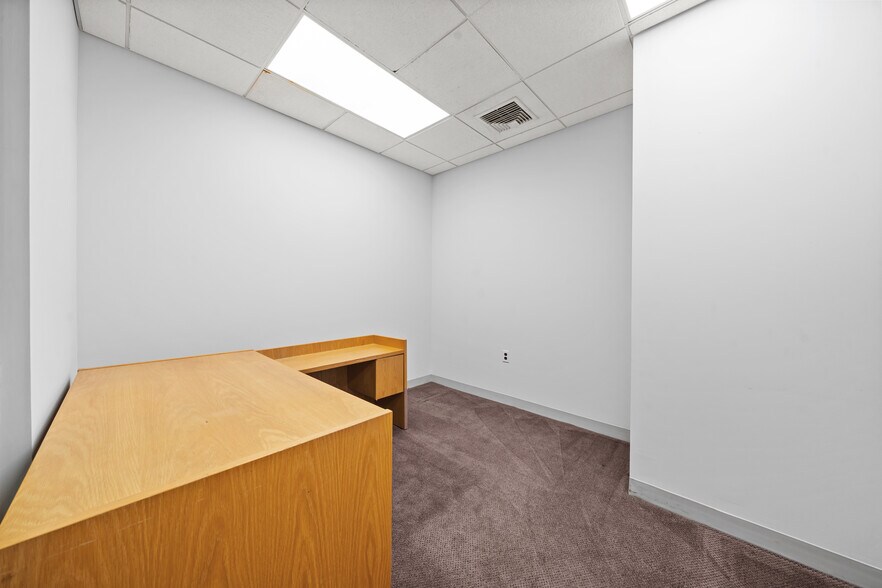 More Photos Of 88 Broadway, Hicksville Office For Lease
