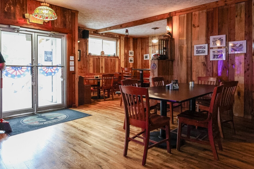 More Photos Of 327 Railroad Ave, Tracy City General Retail For Sale