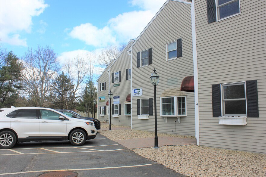 More Photos Of 861 Lafayette Rd, Hampton Office For Lease