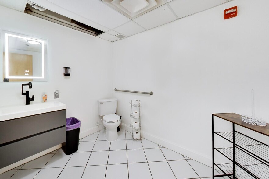 More Photos Of 924 H St NE, Washington Storefront For Lease