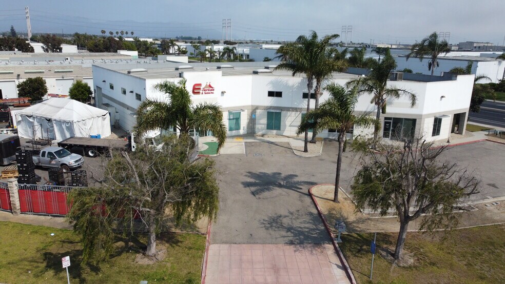 More Photos Of 707-709 E Hueneme Rd, Oxnard Warehouse For Sale