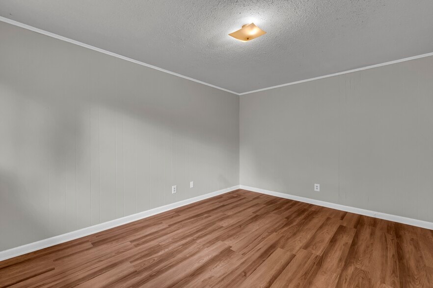 More Photos Of 102 S Browder St, Columbus Multifamily For Sale