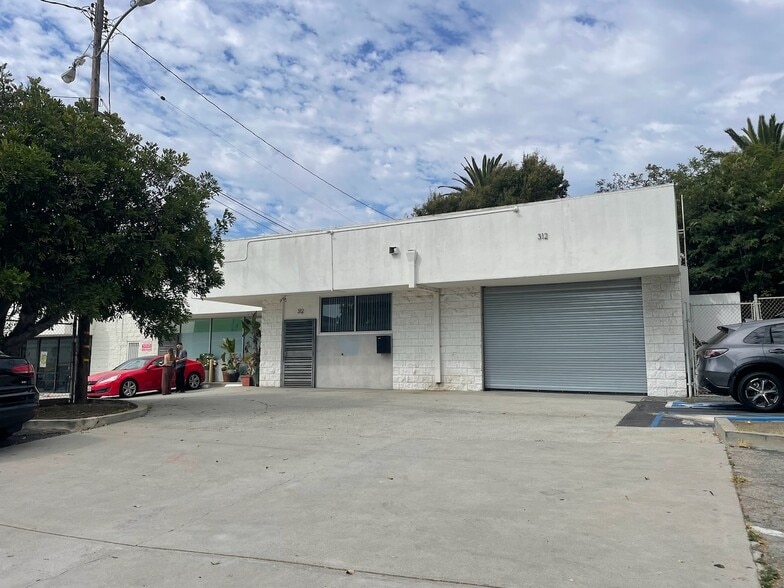 Primary Photo Of 312-316 Pico Blvd, Santa Monica Storefront Retail Office For Lease