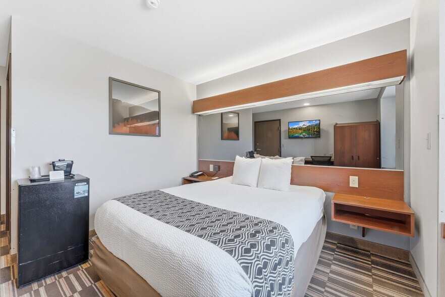 More Photos Of 15 Lawless Rd, Morgantown Hotel For Sale