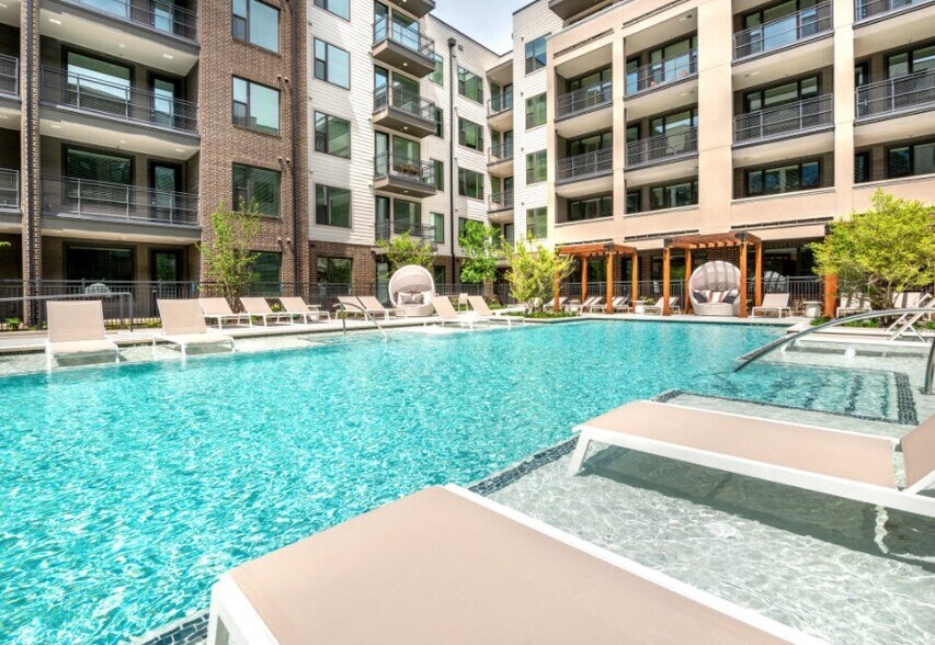More Photos Of 411 W Commerce St, Dallas Apartments For Lease