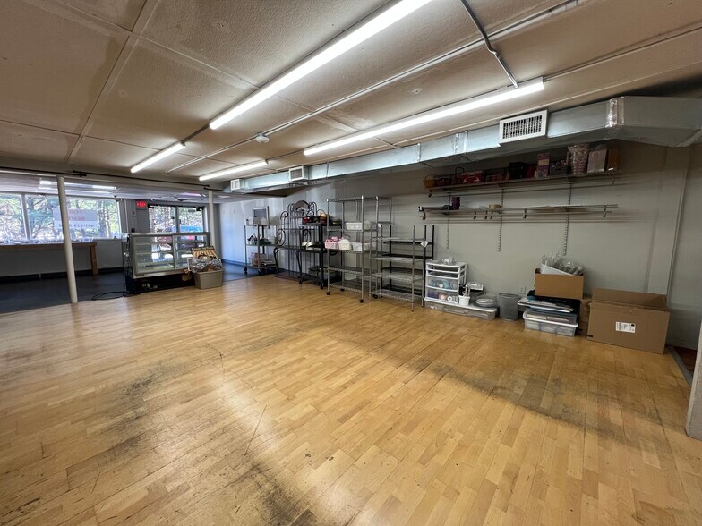 More Photos Of 128 Pleasant View Ave, Smithfield Freestanding For Lease