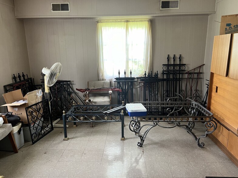 More Photos Of 125 McAdoo Creek Rd, Clarksville Warehouse For Sale