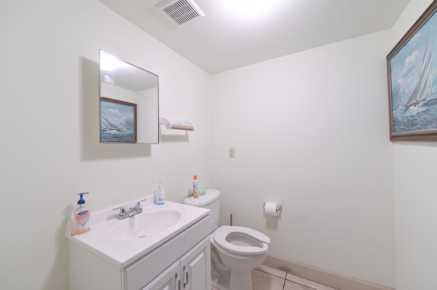 More Photos Of 13977-13981 SW 140th St, Miami Light Distribution For Sale