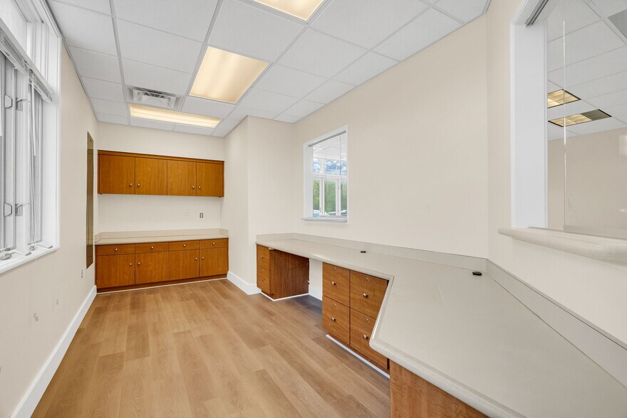 More Photos Of 19725 Allen Rd, Brownstown Twp Medical For Lease