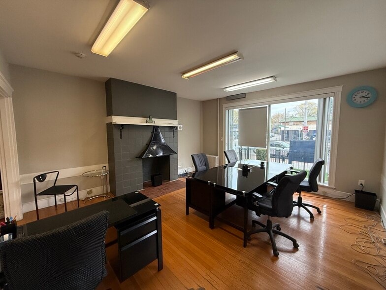 More Photos Of 1675-1679 Massachusetts Ave, Cambridge Office For Lease