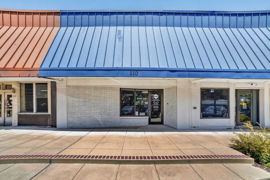 More Photos Of 108-110 W Grove St, Kaufman Office For Lease