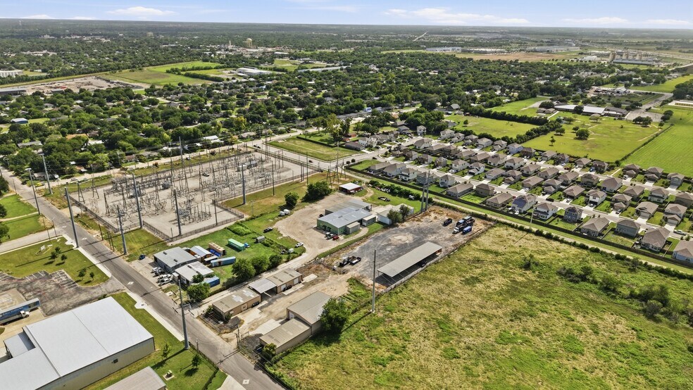 More Photos Of 2476 N Heideke St, Seguin Industrial For Sale