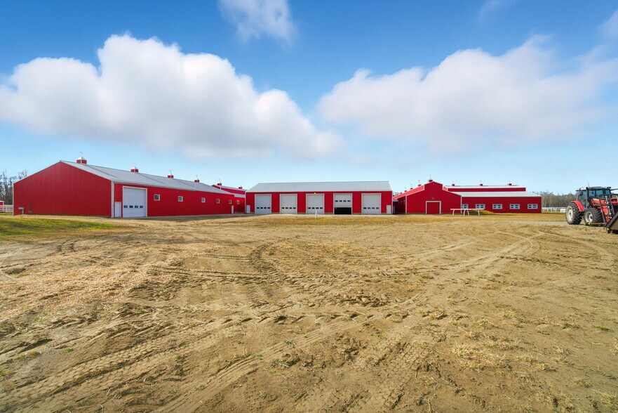 More Photos Of 58117 Range 211 Rd, Redwater Specialty For Sale