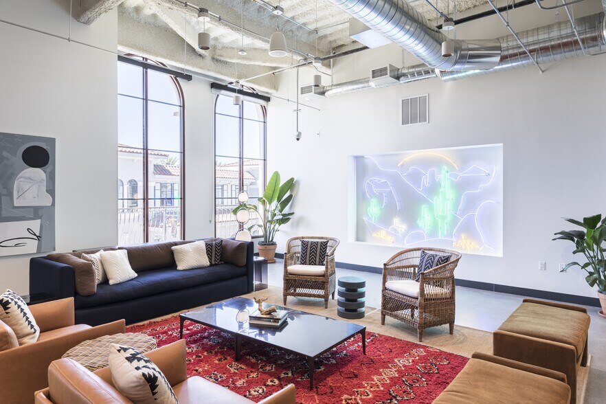 More Photos Of 6543 S Las Vegas Blvd, Las Vegas Office For Lease