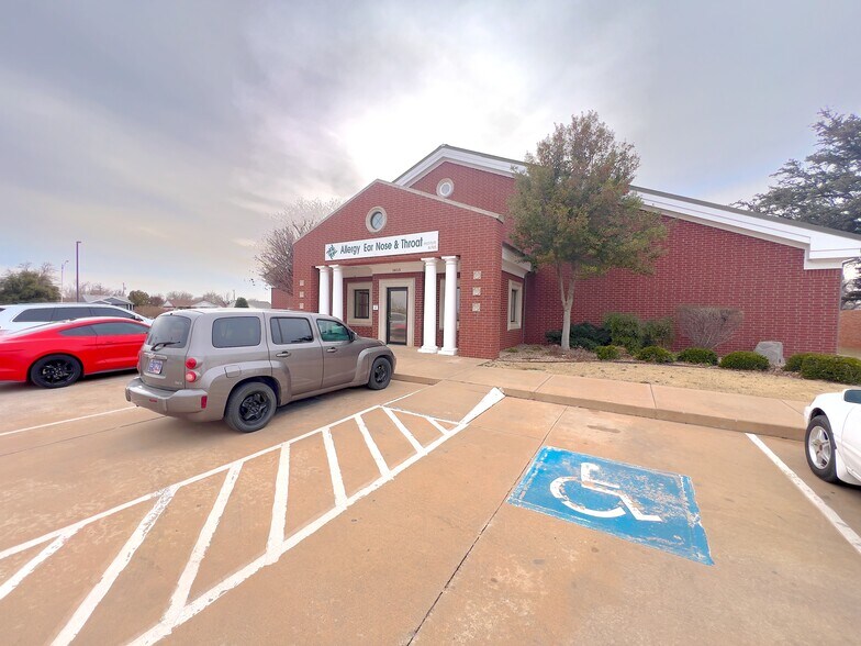 More Photos Of 1015 E Broadway St, Altus Medical For Lease