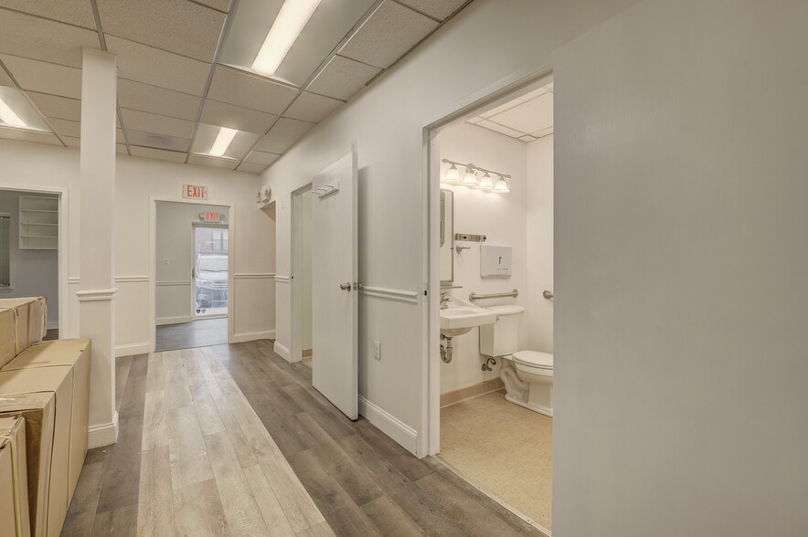 More Photos Of 4609 Pinecrest Office Park Dr, Alexandria Medical For Sale