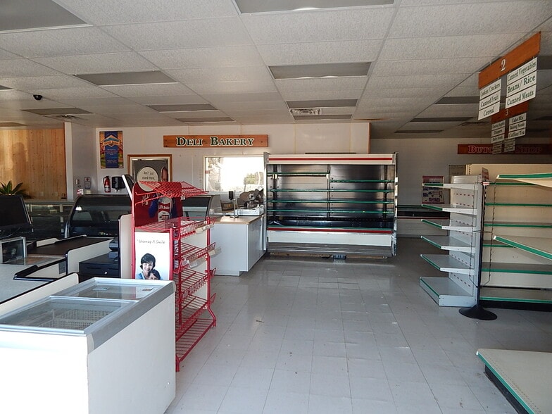 More Photos Of 6454 Highway 7, Bismarck Supermarket For Sale