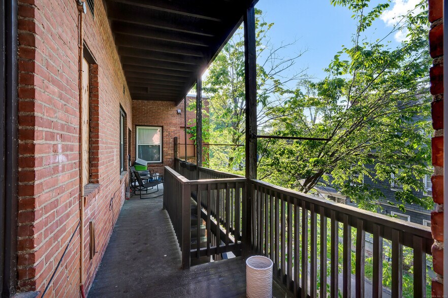 More Photos Of 28 Whitney St, Hartford Apartments For Sale