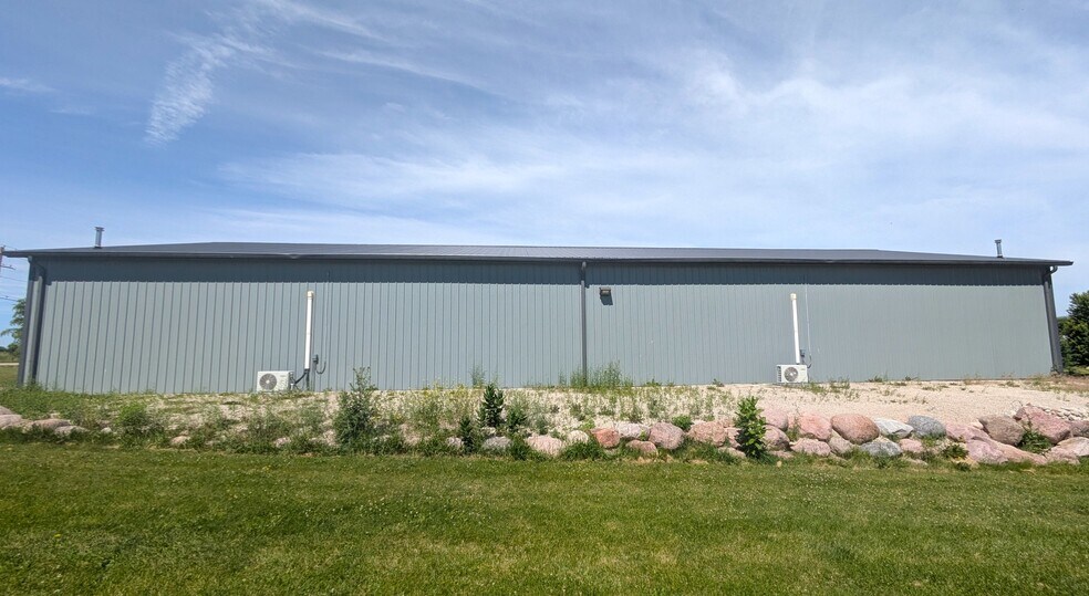 More Photos Of 10452 1400 North rd, Bloomington Storefront For Sale