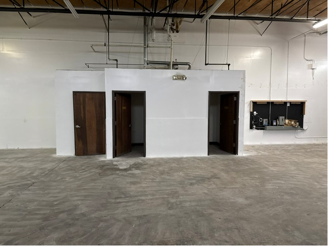 More Photos Of 5 Johnson Dr, Raritan Warehouse For Lease