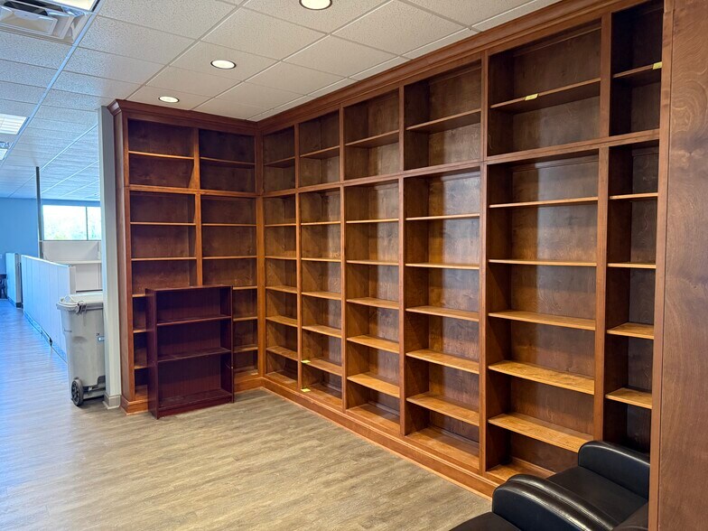 More Photos Of 2390 Canton Rd, Marietta Office For Sale
