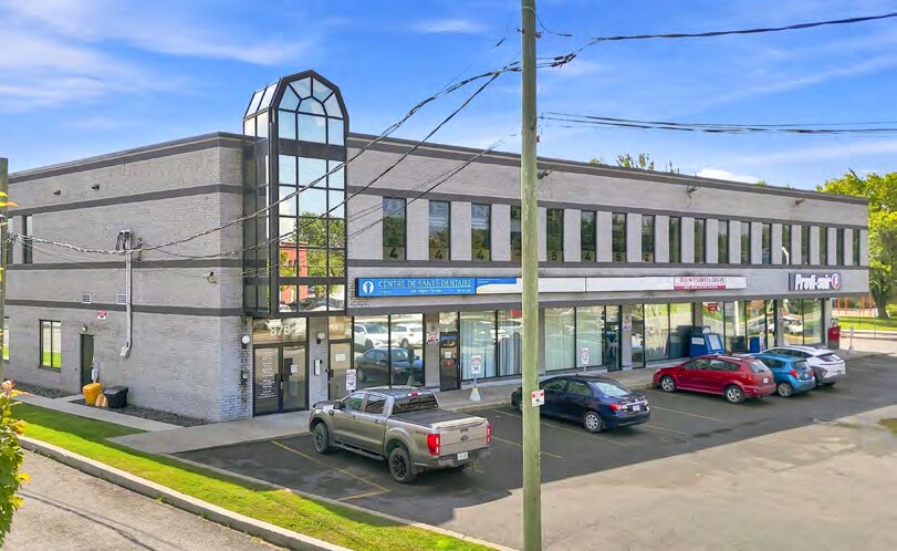 More Photos Of 87B Boul Marie-Victorin, Candiac General Retail For Lease