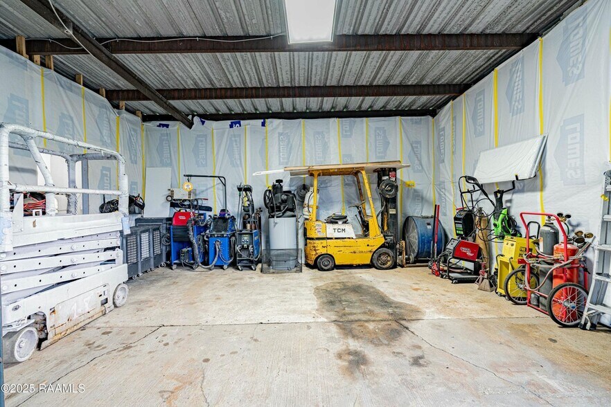 More Photos Of 1312 W Admiral Doyle Dr, New Iberia Industrial For Sale