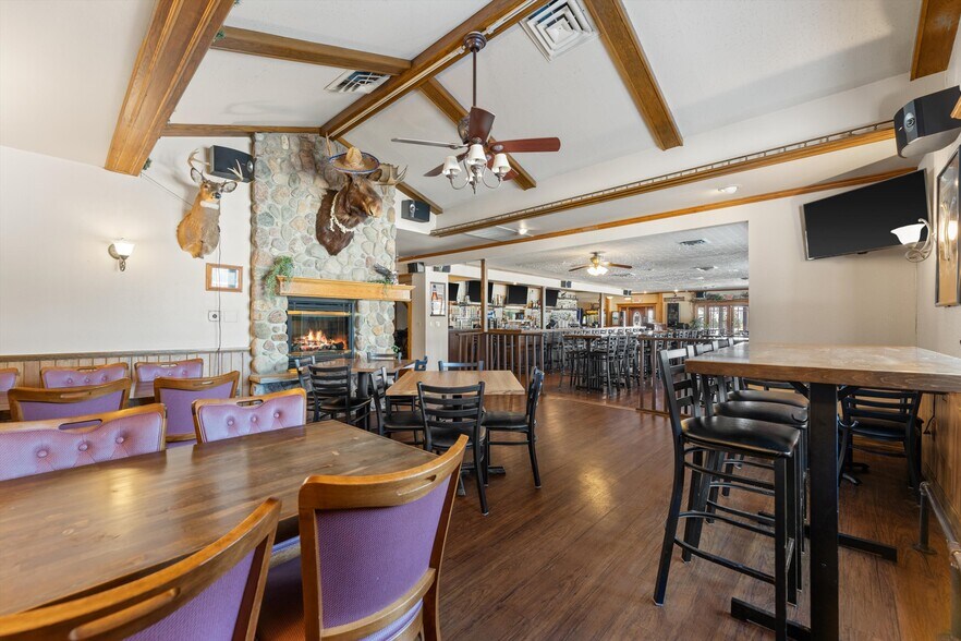 More Photos Of N67W33525 County Road K, Oconomowoc General Retail For Sale