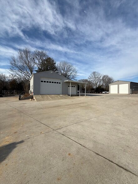 More Photos Of 120 Wade Herrod Rd, Smyrna Freestanding For Lease
