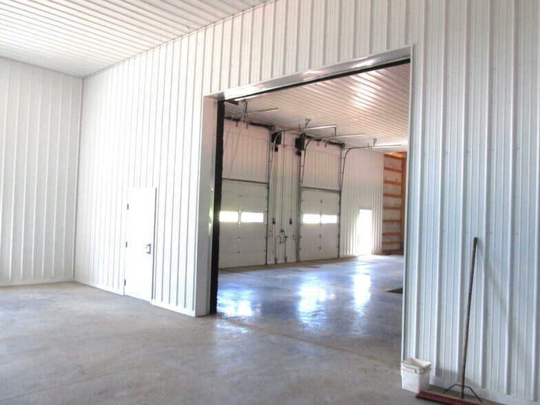 More Photos Of 10 Opportunity Dr, Abbotsford Distribution For Lease