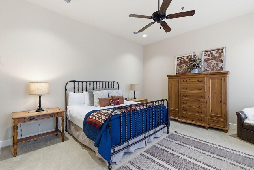 More Photos Of 103 N Pecan St, Hico Hotel For Sale