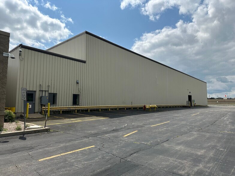 More Photos Of 800 Midway Rd, Menasha Manufacturing For Sale