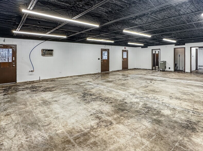 More Photos Of 313 Franklin Ave, Union Light Distribution For Sale