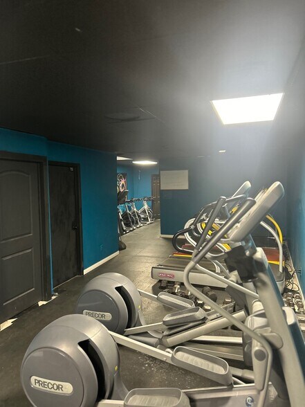 More Photos Of 55 W Church St, Newark Storefront Retail Office For Sale